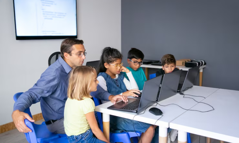 The Role of Teachers in the Tech-Driven Classroom